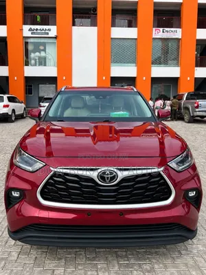 Toyota Highlander XLE 2021 Red