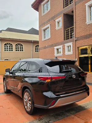 Toyota Highlander 2022 Blue