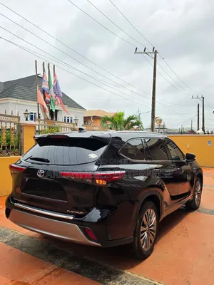 Toyota Highlander 2022 Blue