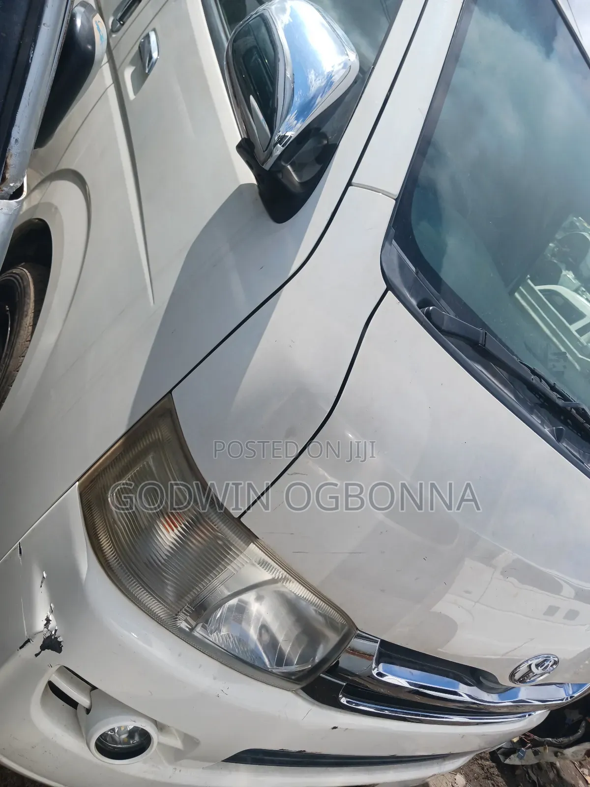 Toyota HiAce 2010 White