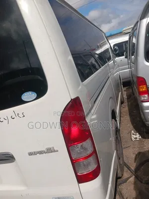Toyota HiAce 2010 White