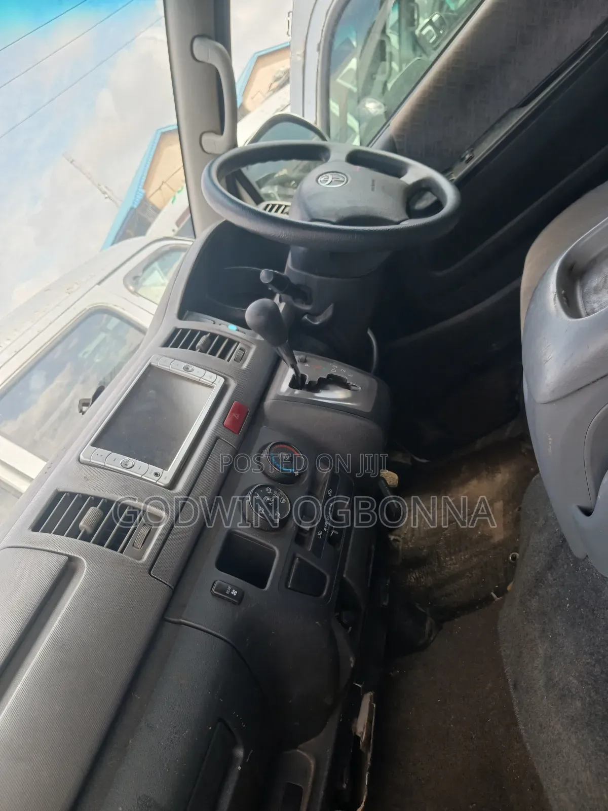 Toyota HiAce 2010 White
