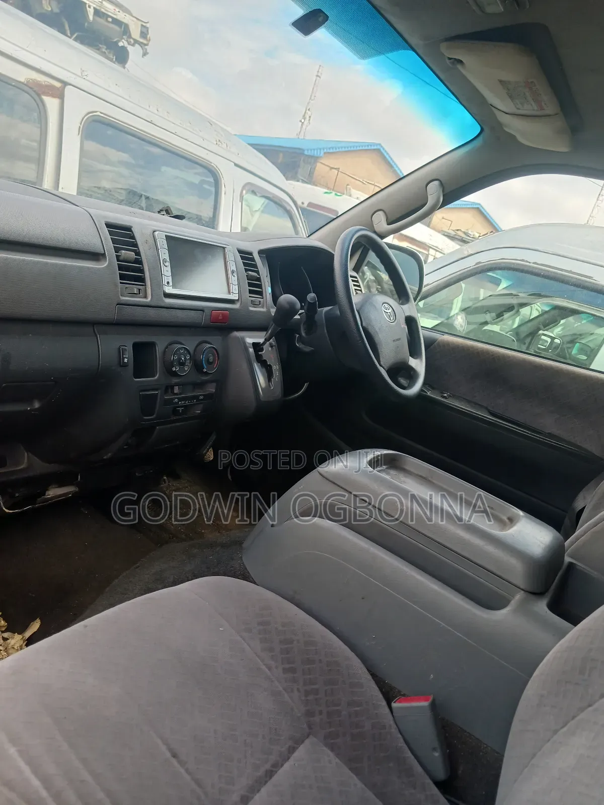 Toyota HiAce 2010 White