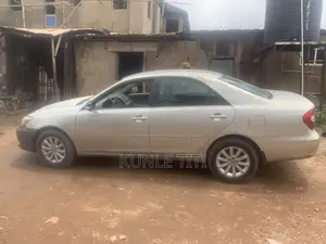Toyota Camry LE 4dr Sedan (2.4L 4cyl 5M) 2004 Silver