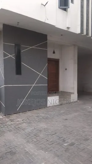 3bdrm Townhouse/Terrace in Victoria Crest, Lafiaji for sale