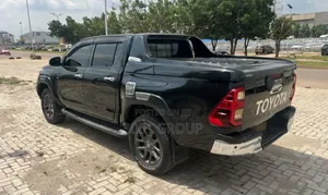 Toyota Hilux 2021 Black