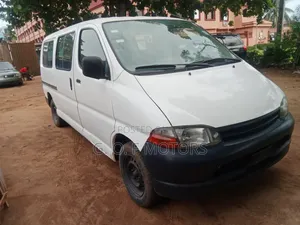 Toyota Grand HiAce 2002 White