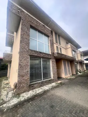 3bdrm Apartment in Lekki Phase 1 for rent
