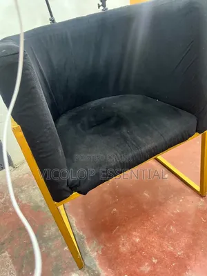 Salon / Make Up Chair for Sale. Quarry Rd , Abeokuta