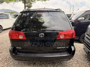 Toyota Sienna 2010 Black
