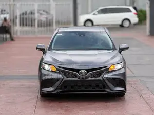 Toyota Camry LE FWD (2.5L 4cyl 8AM) 2018 Brown