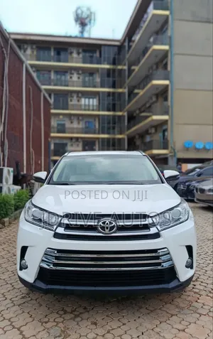 Toyota Highlander XLE 4dr SUV AWD (3.5L 6cyl 6A) 2015 White