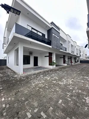 3bdrm Duplex in Ikota for sale
