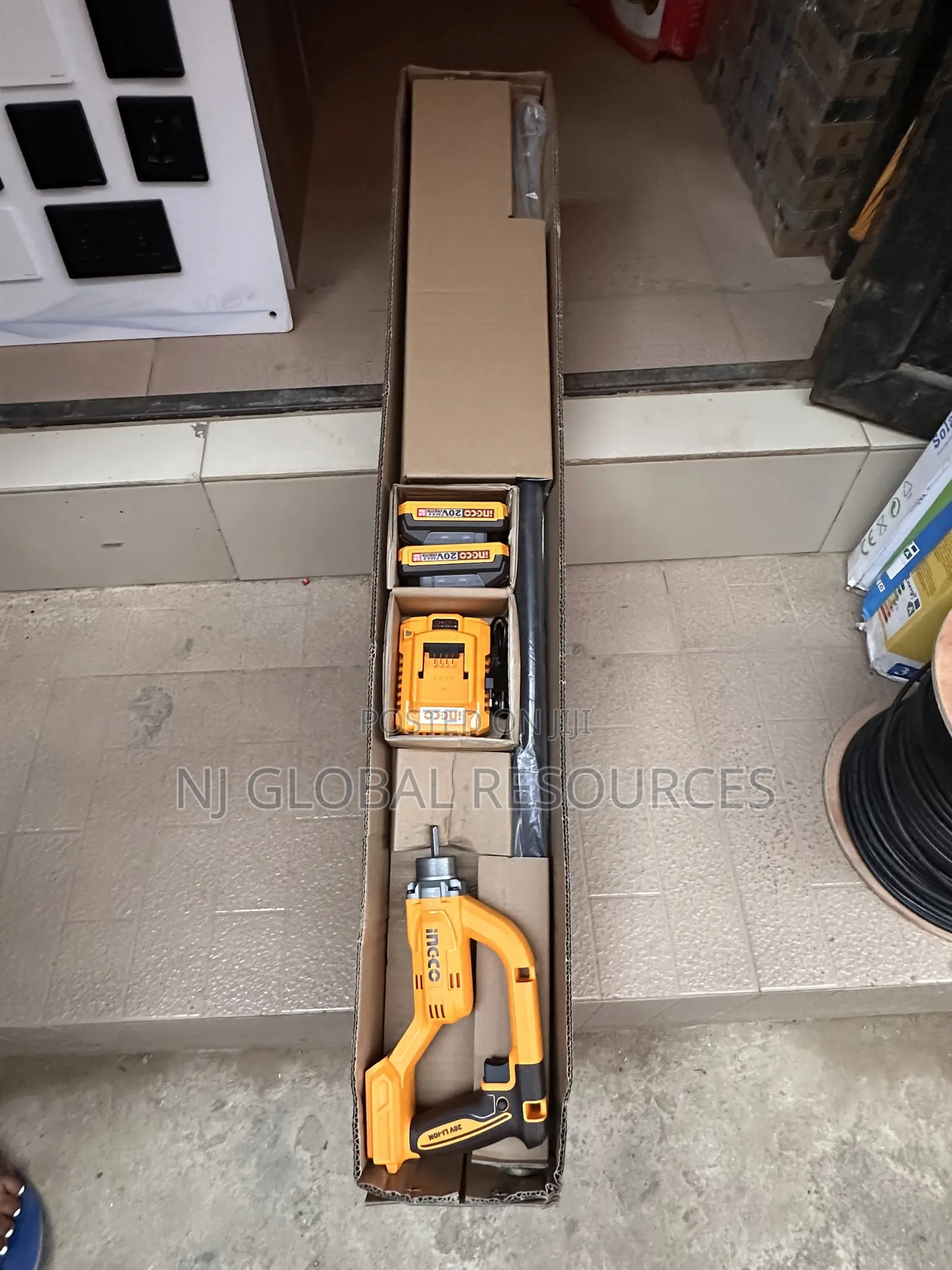 Cordless Concrete Vibrator / Ingco Poker