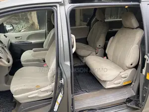 Toyota Sienna LE 7 Passenger 2011 Green