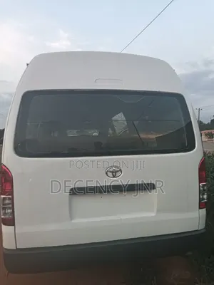 Toyota HiAce 2015 White