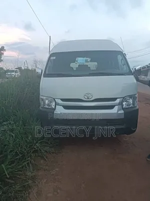 Toyota HiAce 2015 White