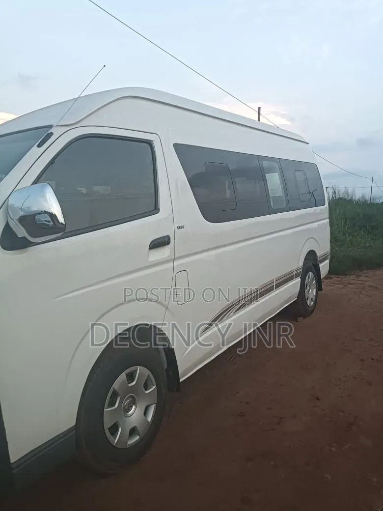 Toyota HiAce 2015 White