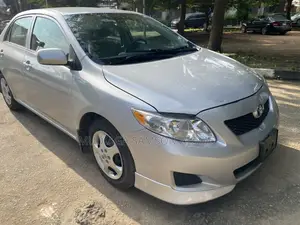 Toyota Corolla LE 4dr Sedan (1.8L 4 cyl 4A) 2009 Silver