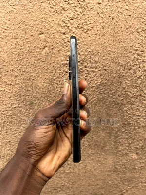 Realme V30 128 GB Black
