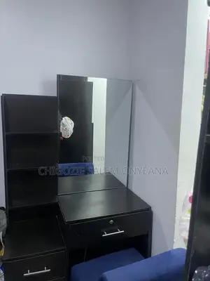 Dresser/Drawer/Vanity Table With Chair