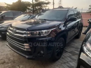 Toyota Highlander SE 4x2 V6 (3.5L 6cyl 8A) 2017 Black