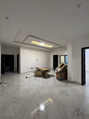 2bdrm Apartment in Lekki Phase 1 for rent