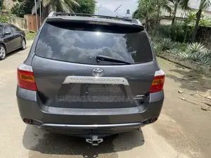 Toyota Highlander Limited 2011 Beige