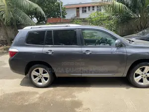 Toyota Highlander Limited 2011 Beige