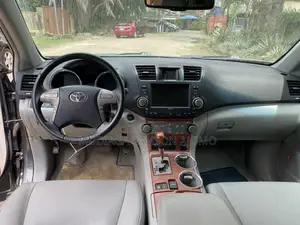 Toyota Highlander Limited 2011 Beige