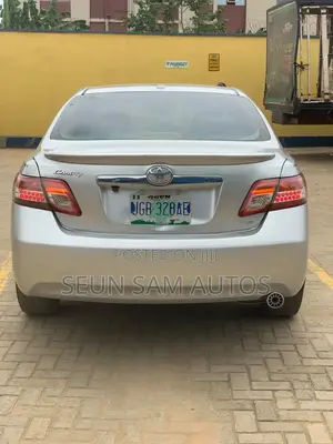 Toyota Camry LE 4dr Sedan (2.5L 4cyl 6AM) 2010 Silver