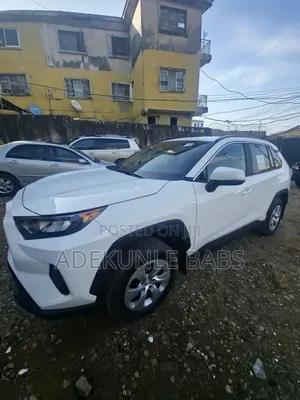 Toyota RAV4 LE AWD 2019 Off white