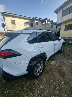 Toyota RAV4 LE AWD 2019 Off white