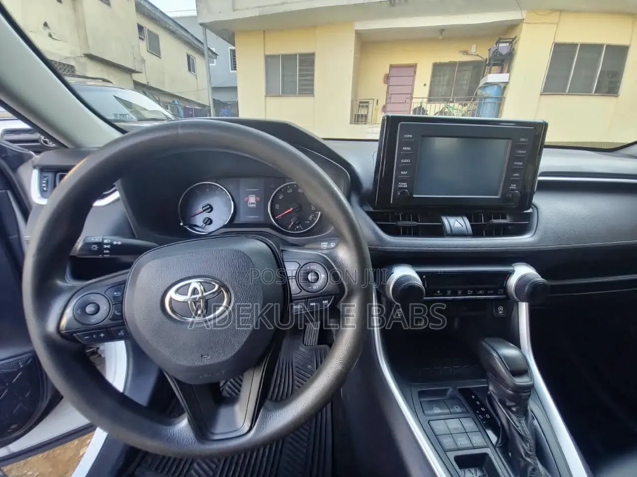 Toyota RAV4 LE AWD 2019 Off white