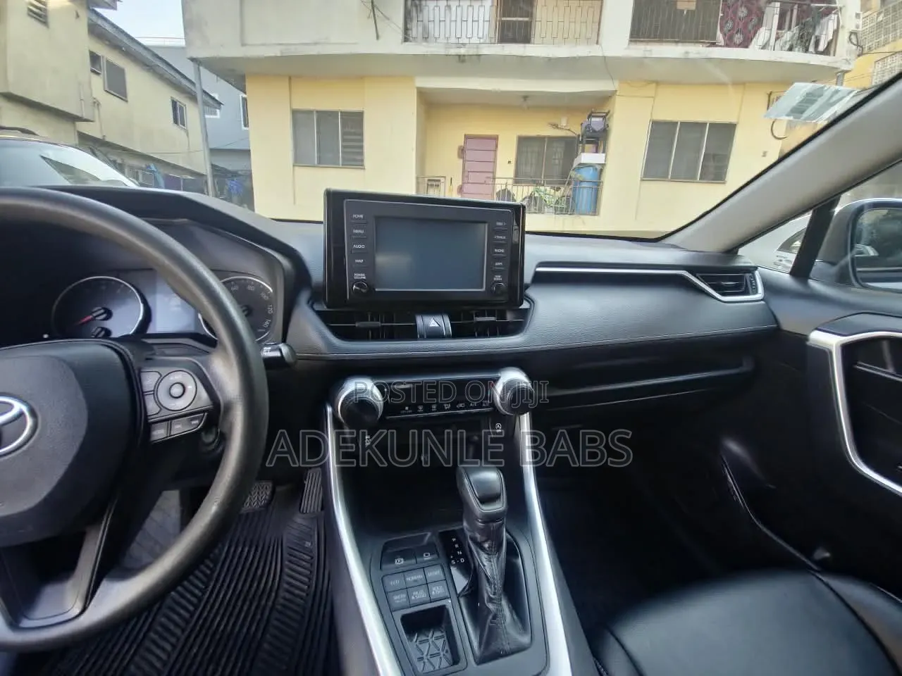Toyota RAV4 LE AWD 2019 Off white