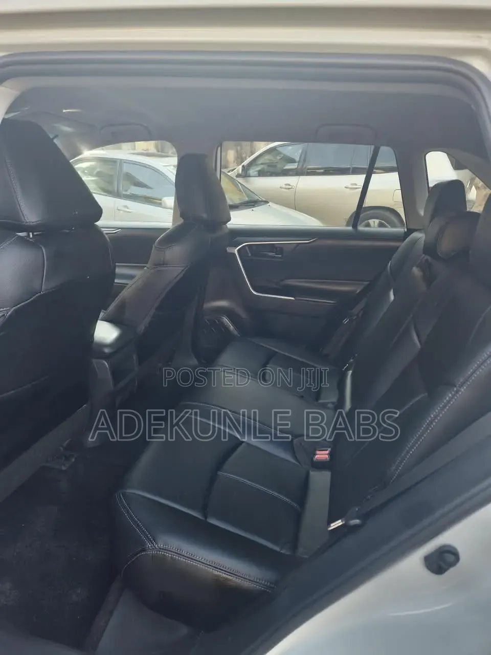 Toyota RAV4 LE AWD 2019 Off white