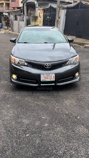 Toyota Camry SE 4dr Sedan (2.5L 4cyl 6A) 2012 Gray
