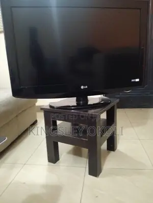 Clean 32-Inch LG Flat Screen TV (Non-Smart)