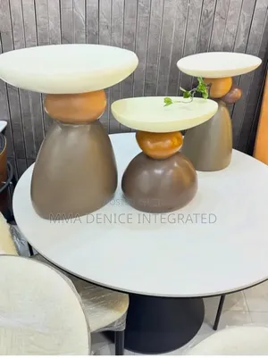 Modern Round Coffee Table – Stylish Centre Table With Sculptural Base