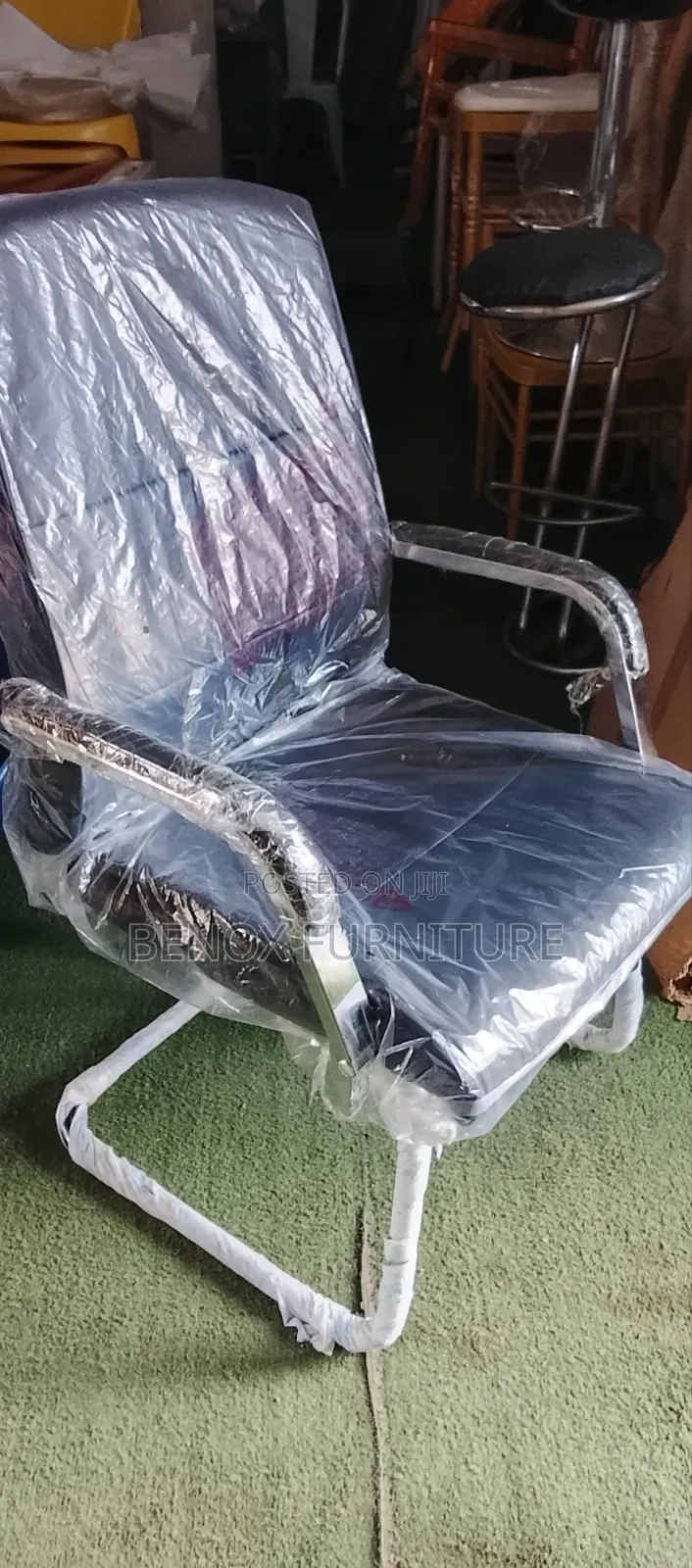 Leather Design Visitor Chair