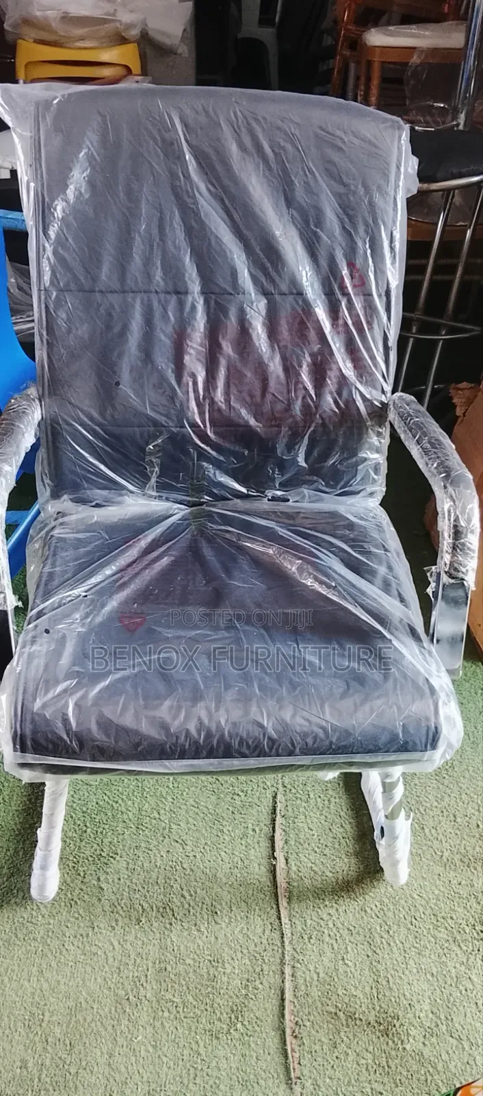 Leather Design Visitor Chair