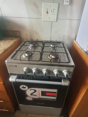 4 Burner Standing Gas Cooker With Inbuilt Oven 2nd Hand Neatly Used