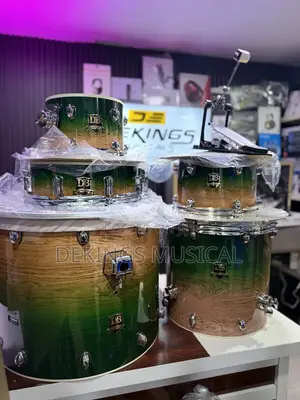 Drummer Boss Drum Set XMega With 3 Cymbals