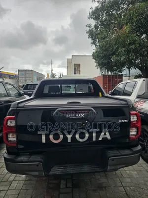 New Toyota Hilux 2026 Black
