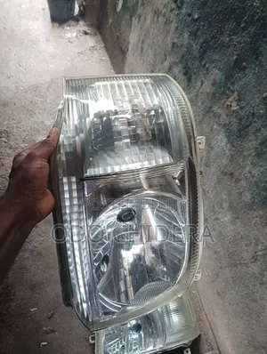 Head Lamp Hiace 2005