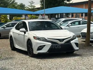 Toyota Camry SE 2023 White