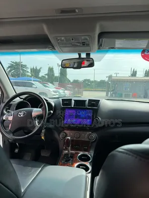 Toyota Highlander SE 2012 White