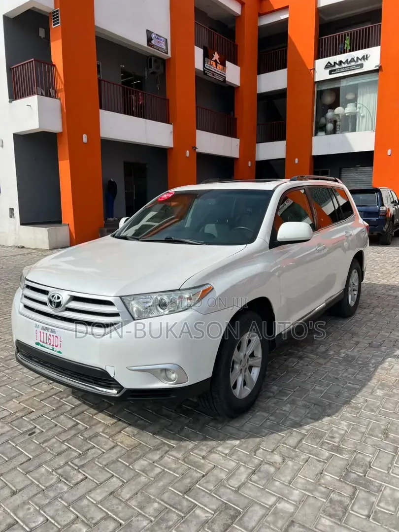 Toyota Highlander SE 2012 White