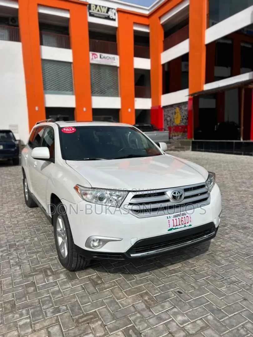 Toyota Highlander SE 2012 White