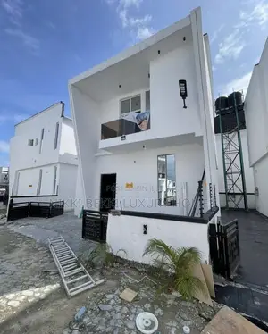 3bdrm Duplex in Villa Green, Ikota for sale
